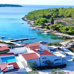 6 Bedroom Beachfront Villa with Heated Pool near Vela Luka on Korcula Island, Sleep 12